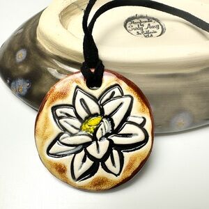 Surly-Ramics White Lotus Flower Ceramic Pendant Necklace w/ Faux Suede Cord NIB